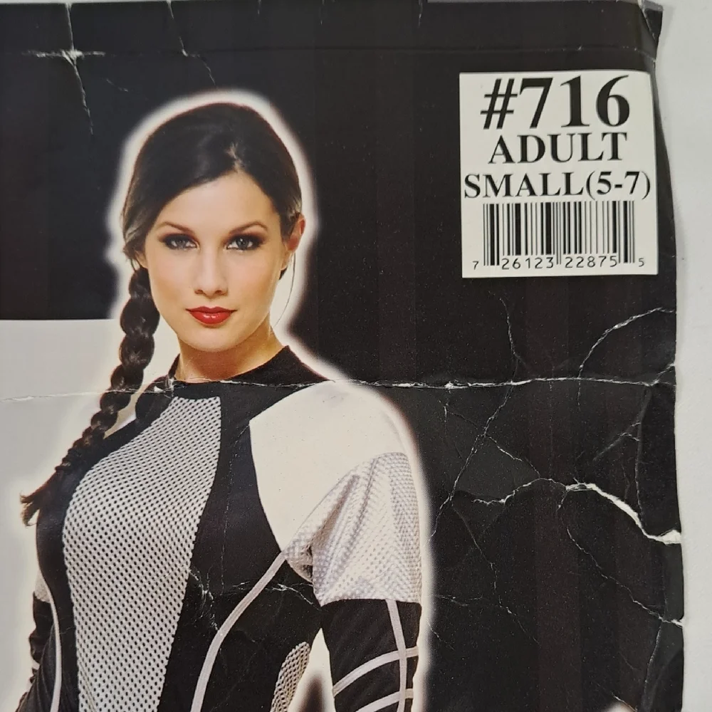 Chic Black and White Women's Jumpsuit - Picture 4 of 12